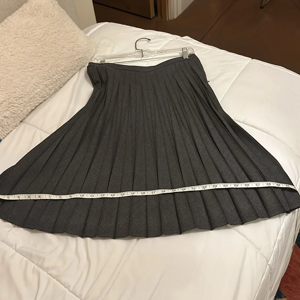 Banana Republic Gray A-Line Skirt - Picture 5 of 5